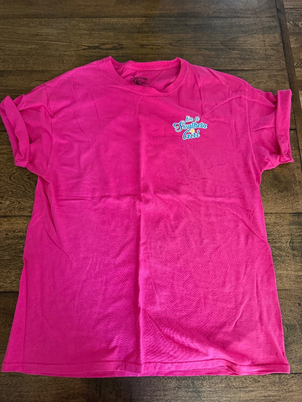 I'm A Southern Girl, pink Daisy T-shirt. Size large.